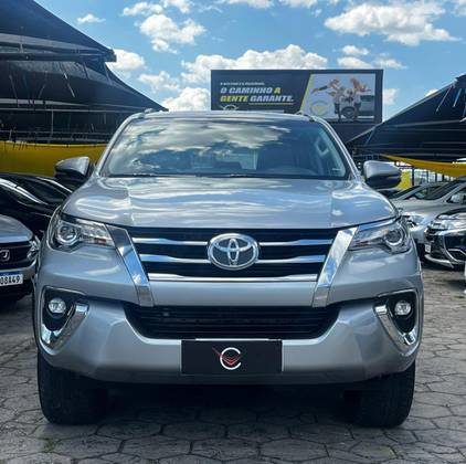 TOYOTA HILUX SW4 2.8 SRX 4X4 7 LUGARES 16V TURBO INTERCOOLER DIESEL 4P AUTOMÁTICO